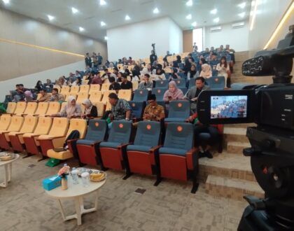 TIM MULTIMEDIA UPATIK BANTU SUKSESKAN ACARA ICoLA 2025 FAKULTAS HUKUM UNIVERSITAS JAMBI